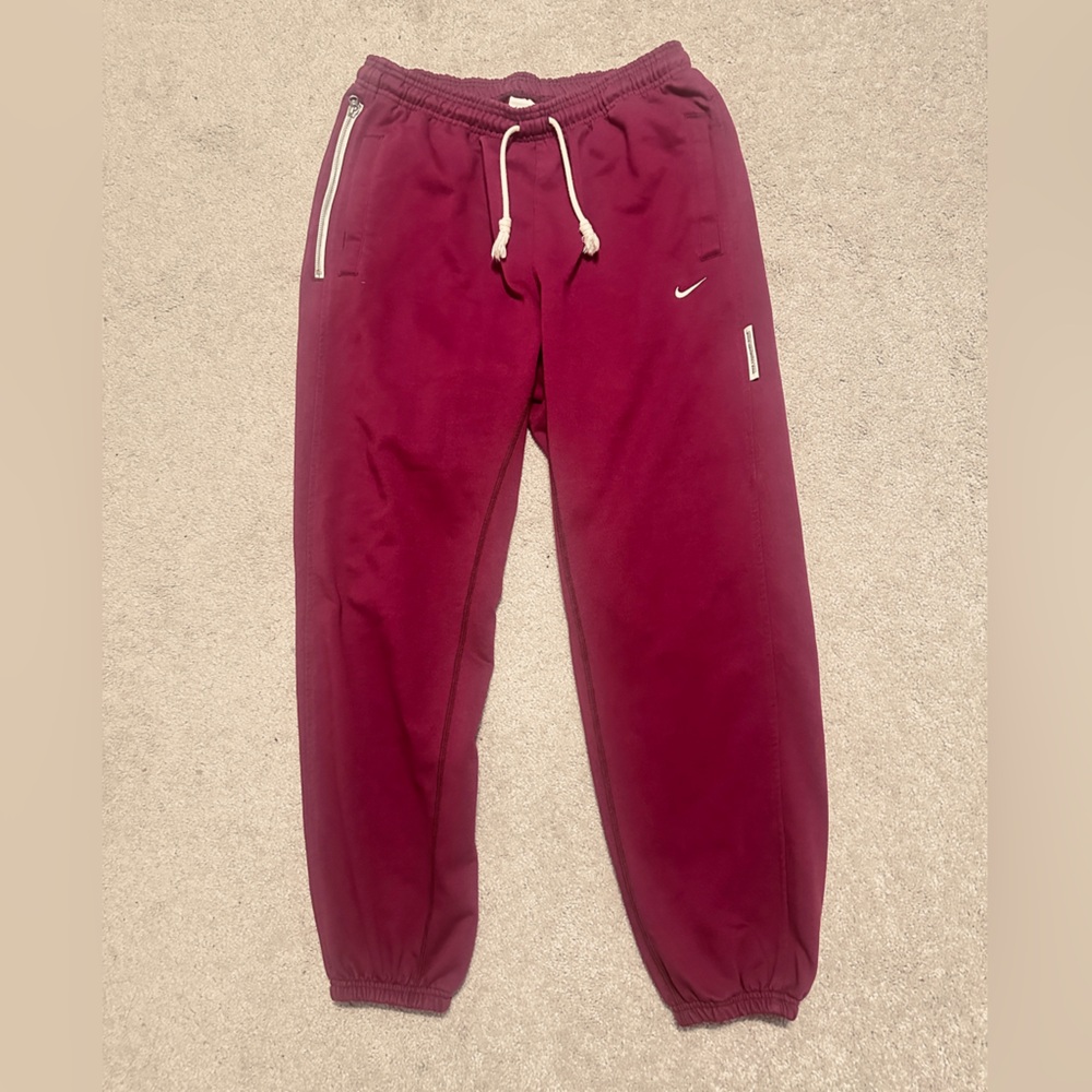 Nike Standard Issue 
Men’s Dri-FIT Joggers 
Color: Burgundy